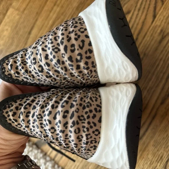 New Balance Women's Black and Brown Fresh Foam Roav Running Sneaker - Picture 7 of 10